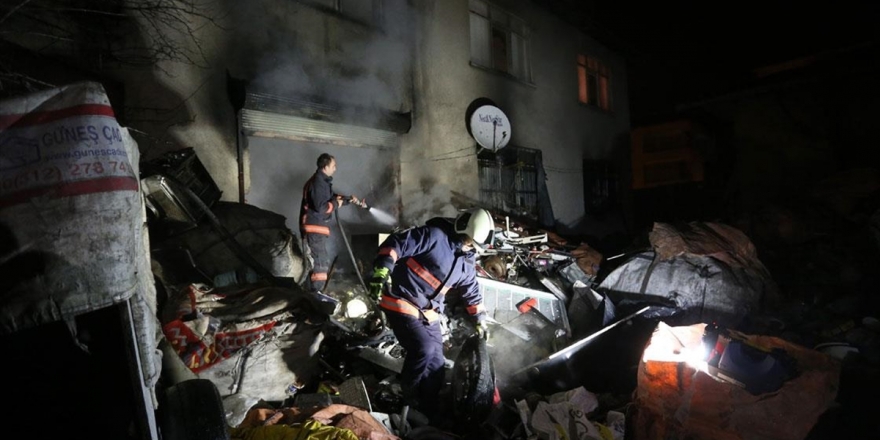 Ankara'da Yangında Mahsur Kalan 4 Kişiyi Bekçiler Kurtardı