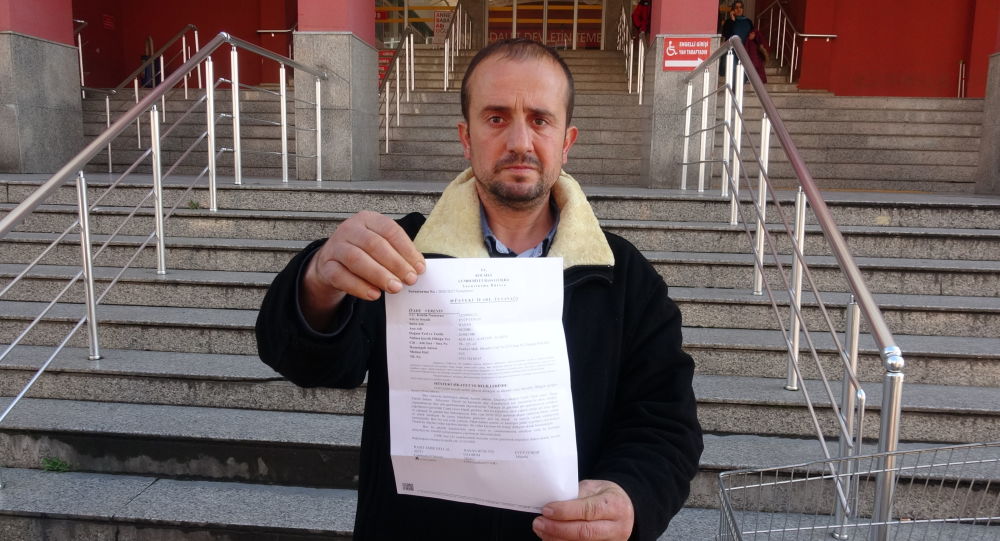 Yavru köpeklerini sopayla döven ailesinden şikayetçi oldu