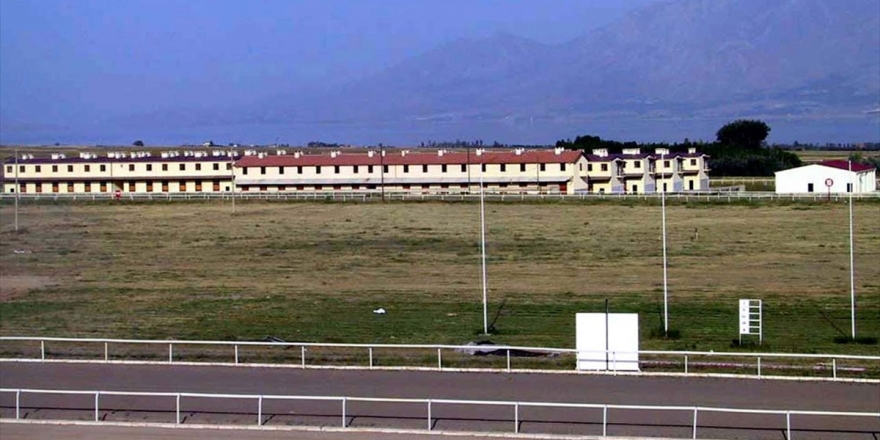 Türkiye Jokey Kulübü Depremzedeler İçin Yurtbaşı'ndaki Hipodromu Açtı