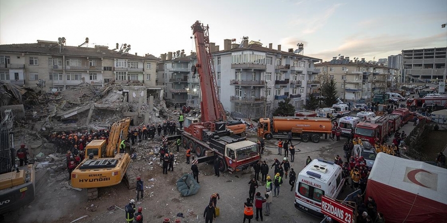 DR. SEVİNÇ KOÇAK YAZDI: DEPREM GERÇEĞİ VE KRİZ YÖNETİMİ