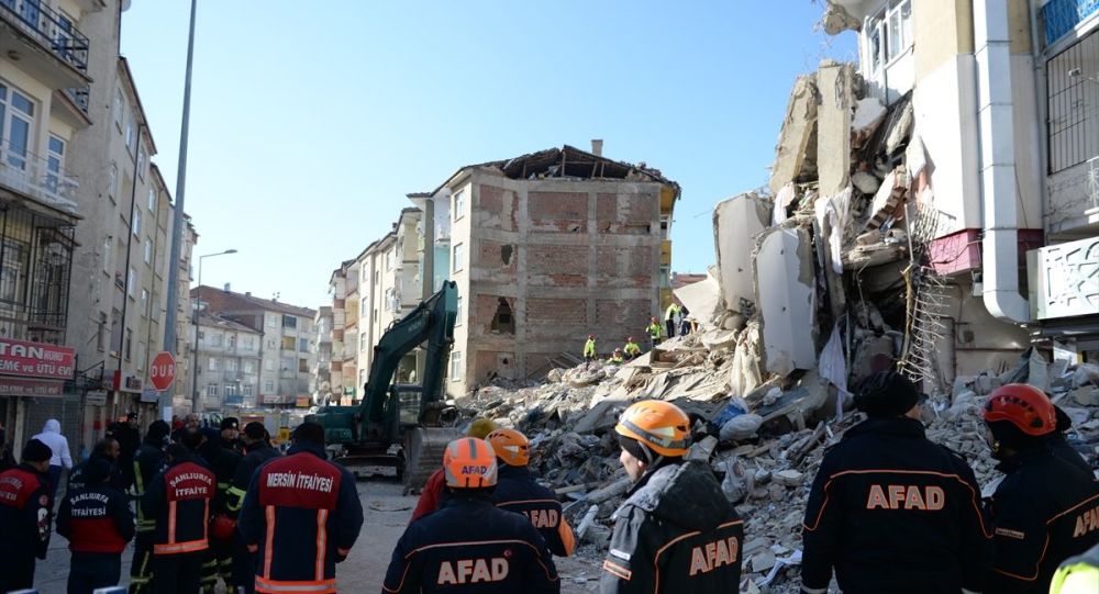 Altaylı: Deprem parasıyla yapılan yollar sayesinde cenazeler asfalt yoldan gidiyor kabristana, size de yaranılmıyor yani