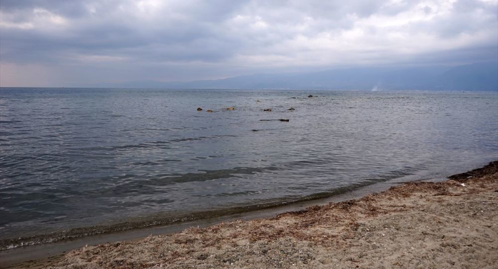 Balıkesir'de deniz suyu 2 metre çekildi