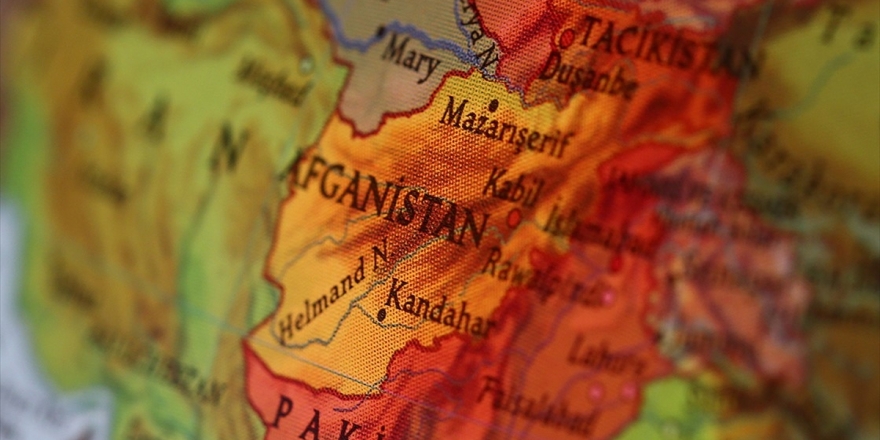 Afganistan'da Yolcu Uçağı Düştü