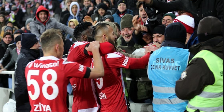 Lider Sivasspor'un Evinde Bileği Bükülmüyor
