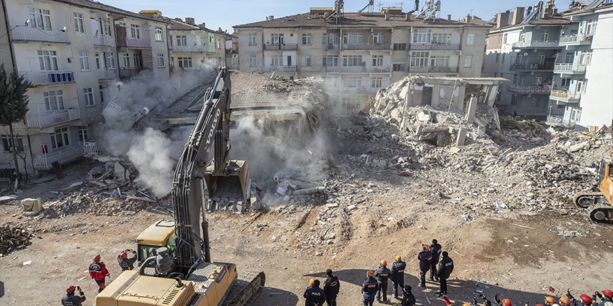 İçişleri Bakanı Soylu: İlk Yıkılan 58 Binanın Acil Kira Yardımı Bugün Kişilerin Hesaplarına Gönderilecek