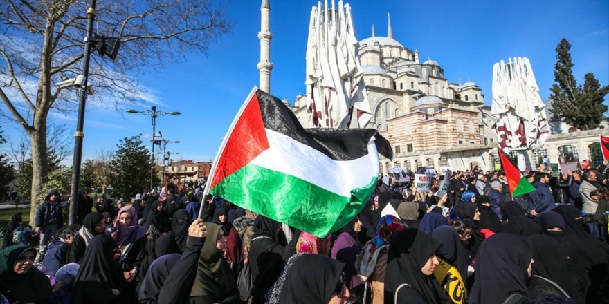 İstanbul'da ABD'nin Sözde Orta Doğu Barış Planı Protesto Edildi