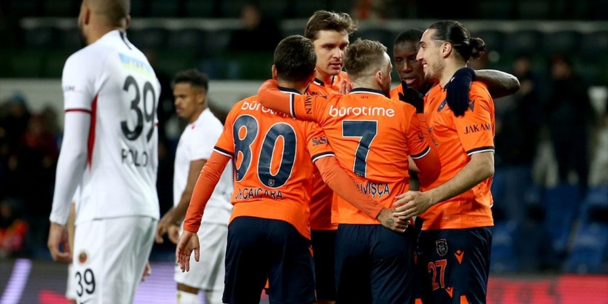 Medipol Başakşehir Maç Fazlasıyla İkinci Sıraya Yükseldi