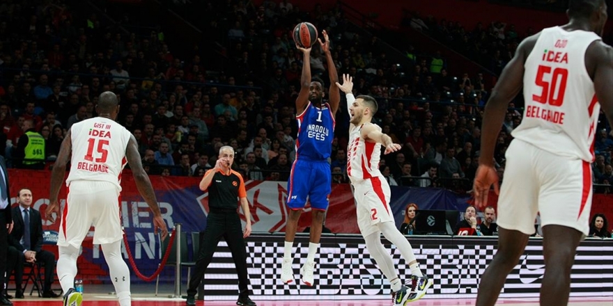 Anadolu Efes Sırbistan'da Da Galip