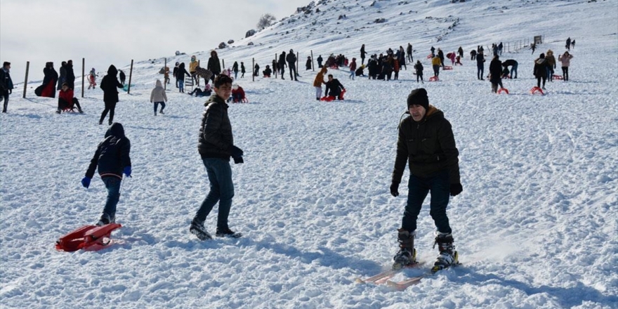 Karacadağ Kayak Merkezi'nde Yarıyıl Tatili Yoğunluğu