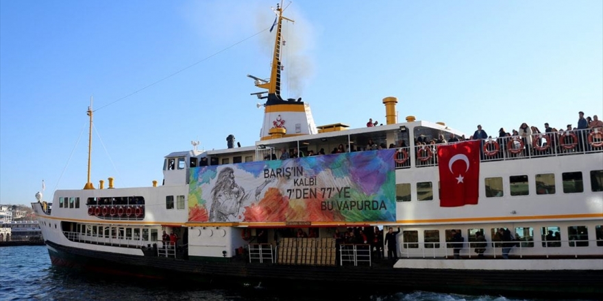 '7'den 77'ye Barış Severler' Barış Manço Vapuru'da Bir Araya Geldi