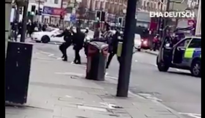 Londra'da bıçaklı terör saldırısı: Yaralılar var