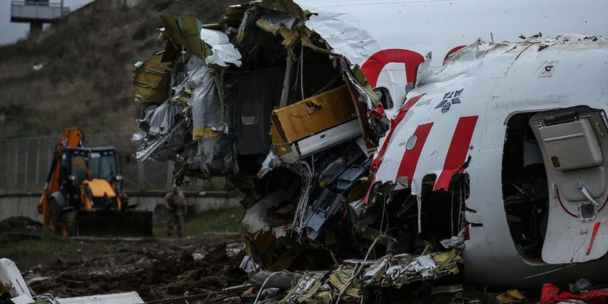 Pistten Çıkan Uçak Parçalara Ayrılıp Kaldırılacak