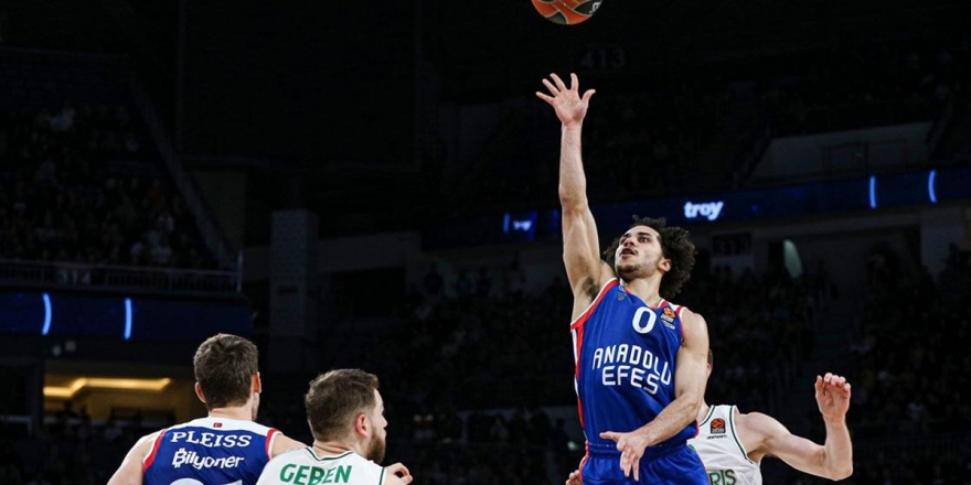 Anadolu Efes, Zalgiris'i Mağlup Etti