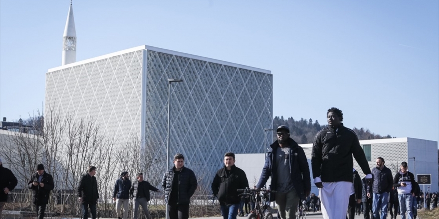 Ljubljana'nın İlk Camisinde İlk Cuma Namazı Kılındı