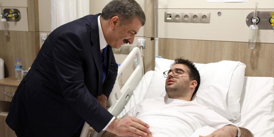 Sağlık Bakanı Fahrettin Koca Uçak Kazasında Yaralananları Ziyaret Etti