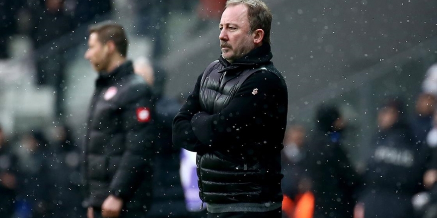 Beşiktaş Teknik Direktörü Sergen Yalçın: Önce Kafalarını Değiştirmek Lazım, İşin Oyun Tarafı Kolay