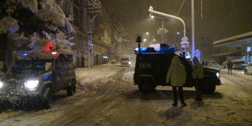 Tatvan - Van Ve Tatvan - Bitlis Karayolu Ulaşıma Kapatıldı