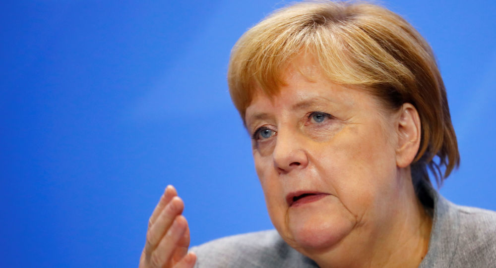 Merkel, Nazi paktını tebrik eden bakanı kovdu