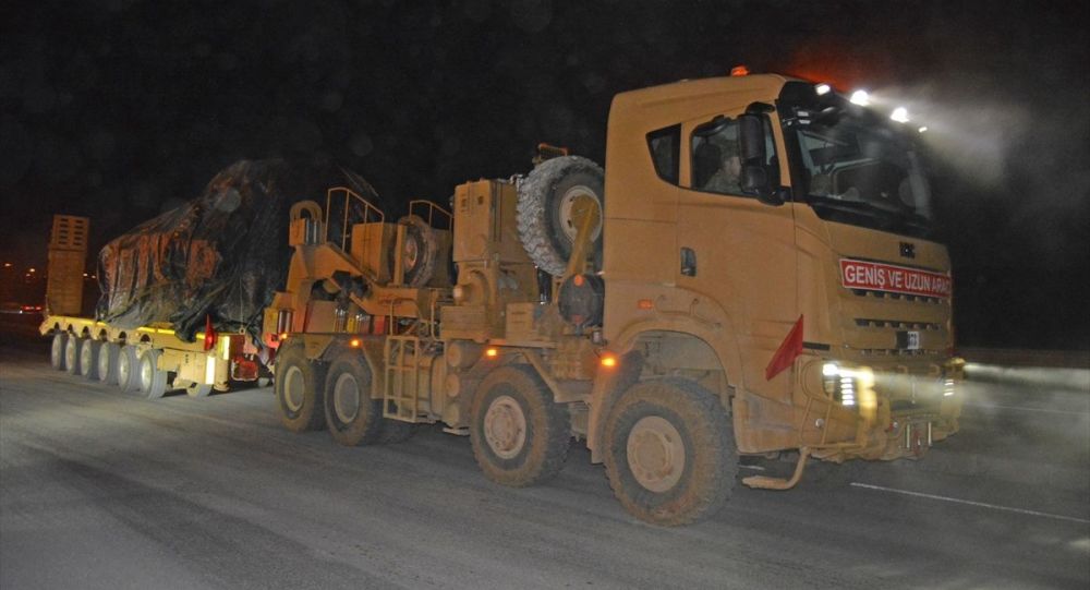 Suriye sınırına askeri sevkiyat sürüyor