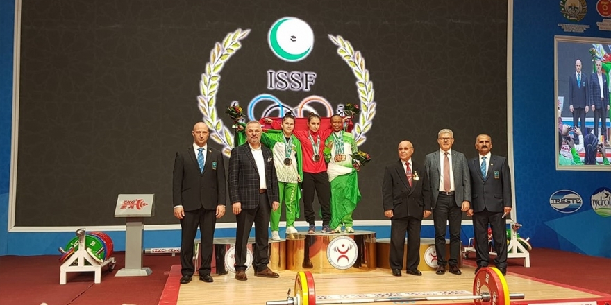 Milli Halterci Şaziye Erdoğan Özbekistan'da Şampiyon Oldu