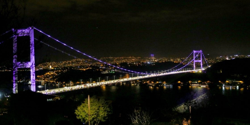 Fatih Sultan Mehmet Köprüsü 'Dünya Epilepsi Günü'nde Mora Büründü