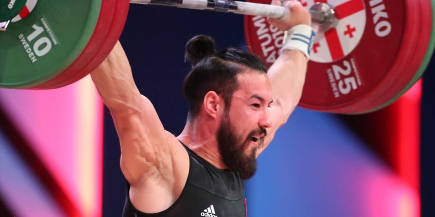Milli Halterci Daniyar İsmayilov, Özbekistan'da 3 Altın Madalya Kazandı