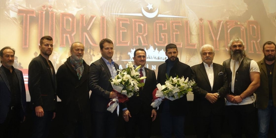 'Türkler Geliyor: Adaletin Kılıcı' Beyoğlu'nda Sinemaseverlerle Buluştu