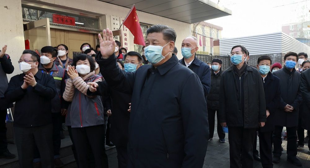 Çin Devlet Başkanı salgını duyuran doktorun ölümünün ardından ilk kez halkın önünde