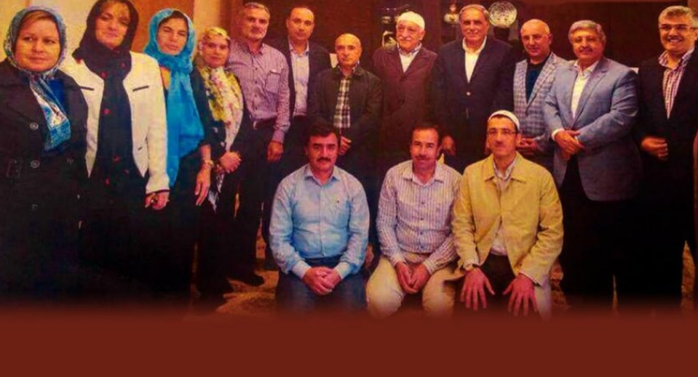 AK Partili Tamer'den FETÖ lideri Gülen'le çekilen fotoğrafına açıklama: Yıl 2012, daha ortada hiçbir şey yok