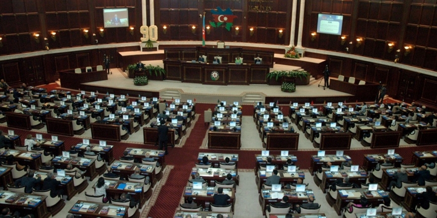 Azerbaycan'da Yeni Parlamento Şekillendi