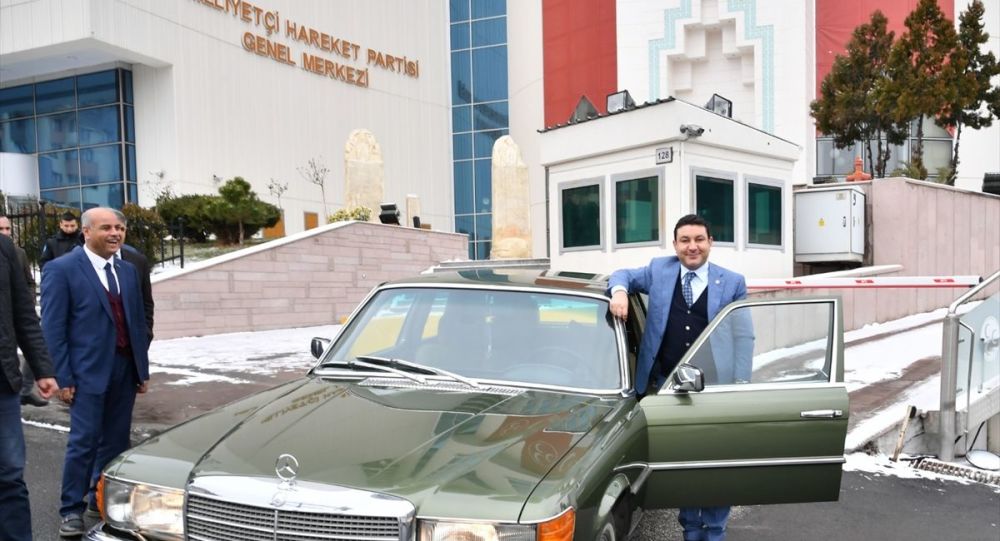 Devlet Bahçeli, klasik Mercedes'ini hediye etti