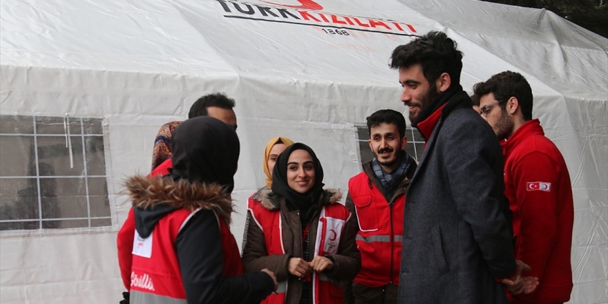 Deprem Bölgesinde Yaraların Sarılması İçin Devlet Seferber Oldu