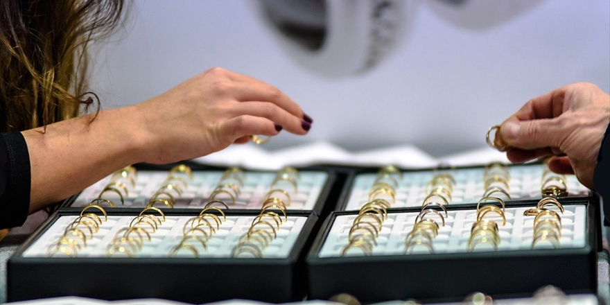 Sevgililer 14 Şubat Öncesi Kuyumcuların Yolunu Tutuyor