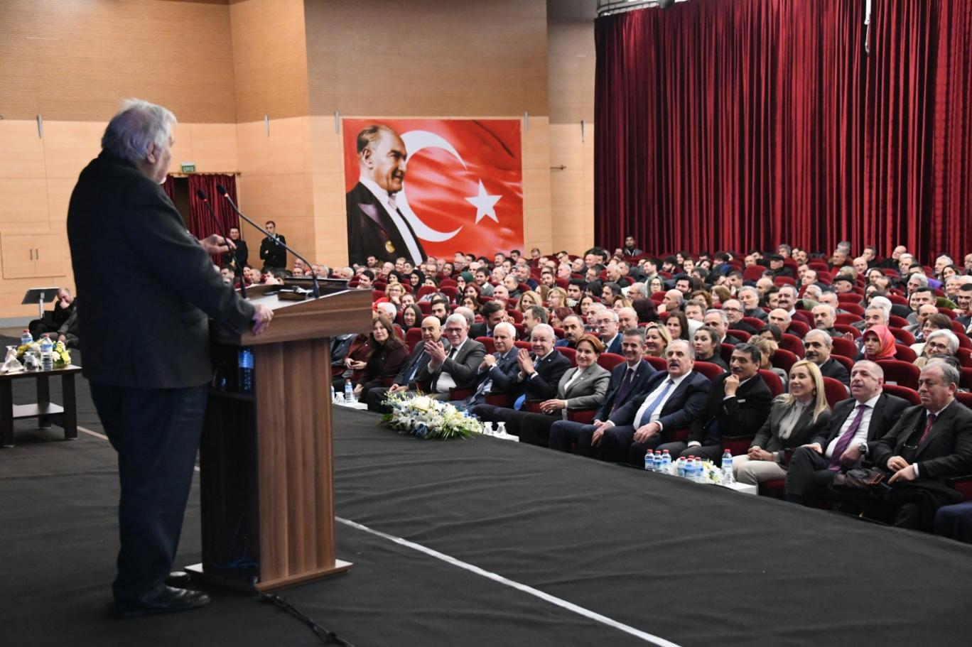 İlber Ortaylı: Hiç kimsenin ‘Ben dedim oldu’ deme hakkı yok; partiler siyasi hayatımızın vazgeçilmez unsuru