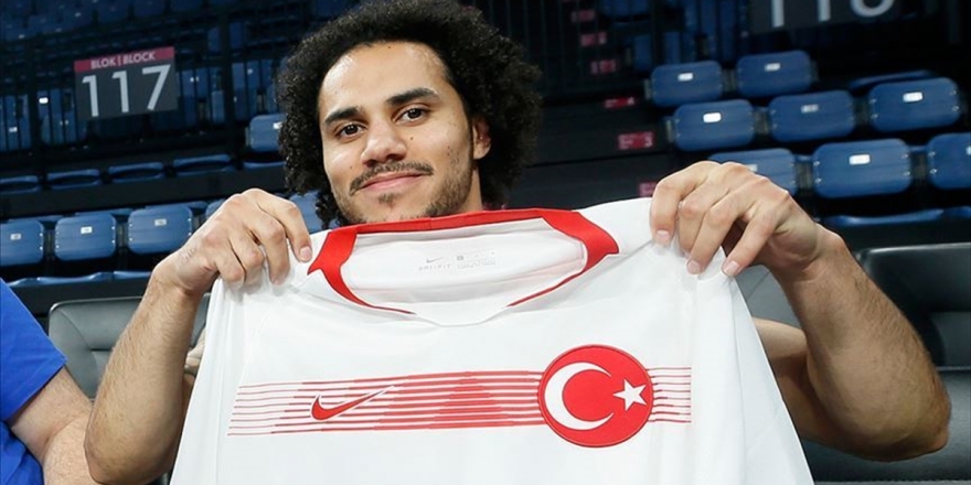 A Milli Basketbol Takımı'nda Larkin Aday Kadrodan Çıkarıldı