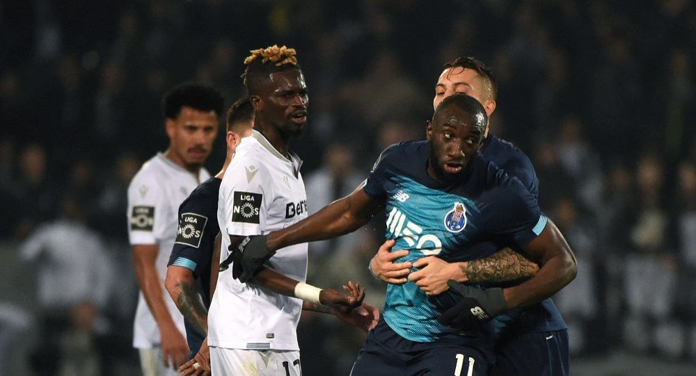 Portekiz'de ırkçılığa tepki gösteren futbolcu maçı bırakıp gitti