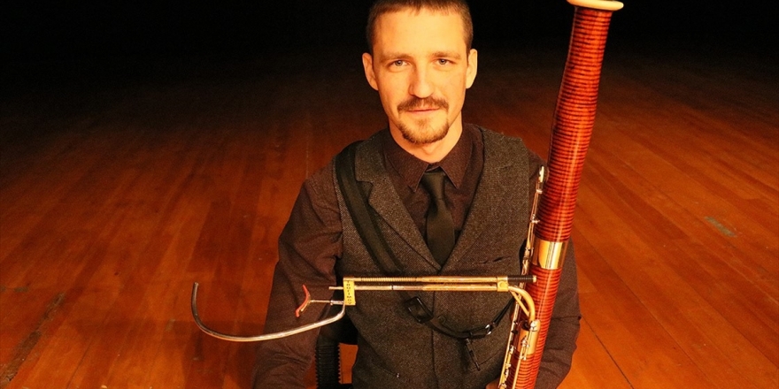 Ukraynalı Müzisyen Fagotla Türk Müziği Çalıyor