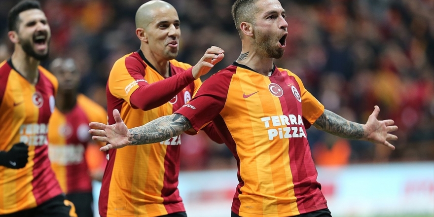 Galatasaray İkinci Yarıda Farkı Kapatıp Şampiyonluk Yarışına Ortak Oldu