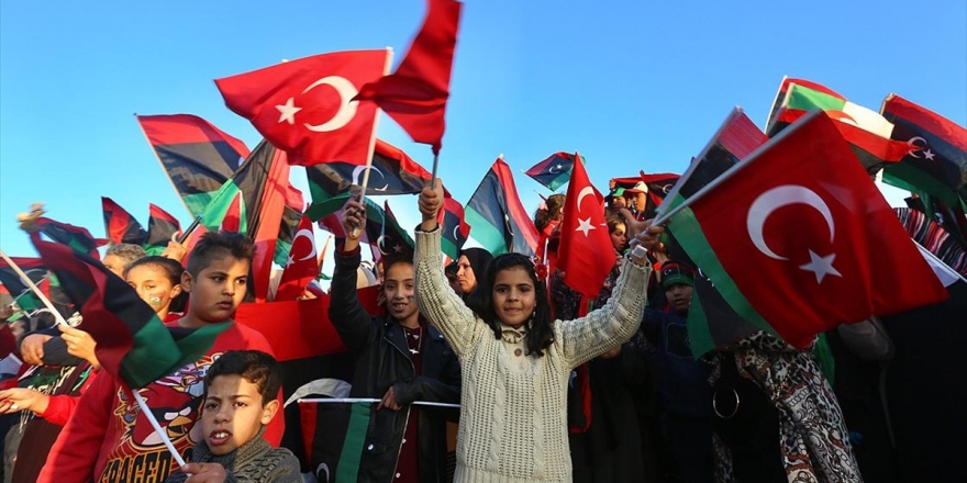 Libyalılar Devrimin 9'uncu Yılını Türk Bayraklarıyla Kutladı