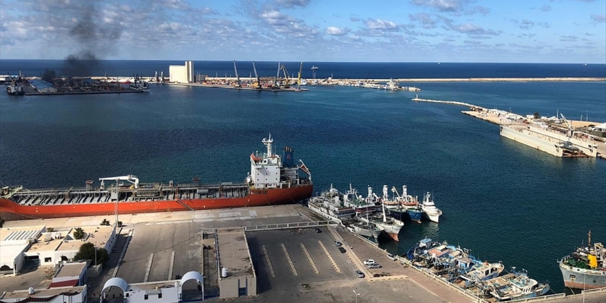 Hafter Milisleri Trablus Limanı'na Roketli Saldırı Düzenliyor