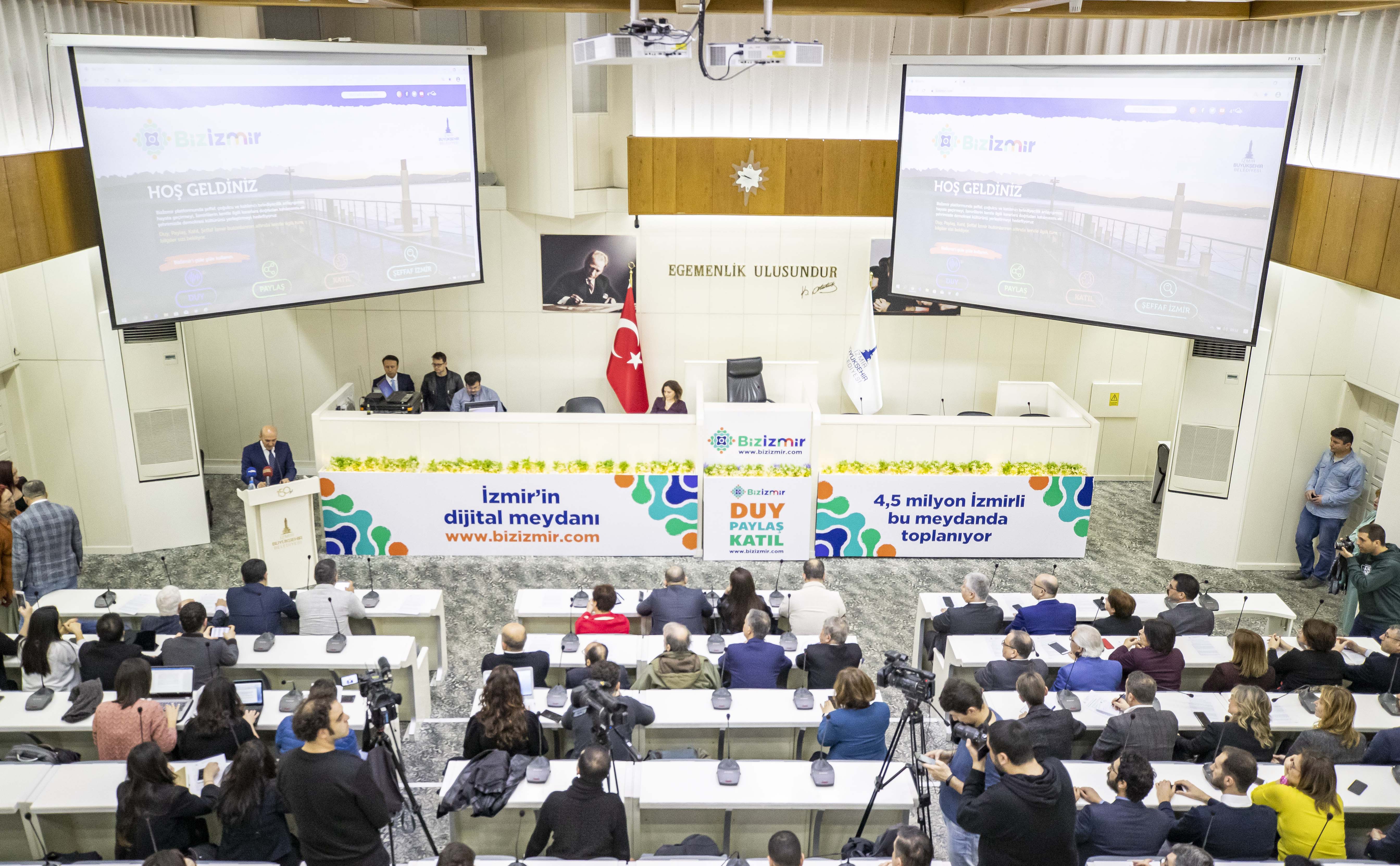 İzmir’de dijital demokrasi dönemi başladı