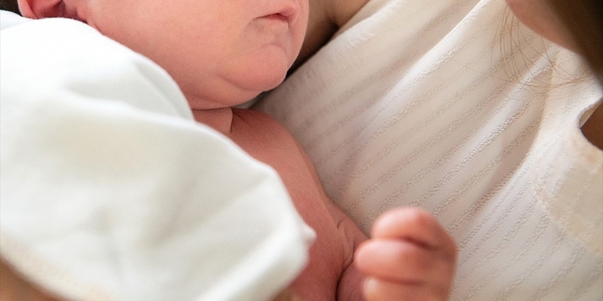 Dünyada İlk Kez Yumurtaları Laboratuvarda Olgunlaştırıldıktan Sonra Dondurulan Kadın Anne Oldu