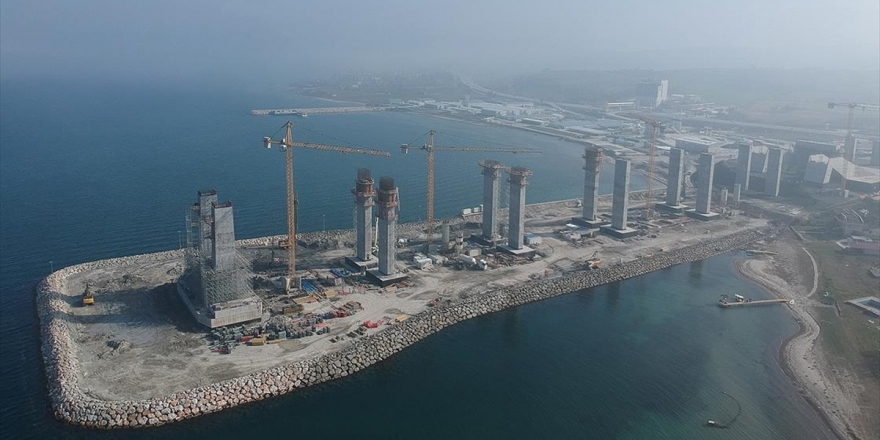 1915 Çanakkale Köprüsü'nde Kırmızı Beyaz Kulelerin Yarısından Fazlası Tamamlandı