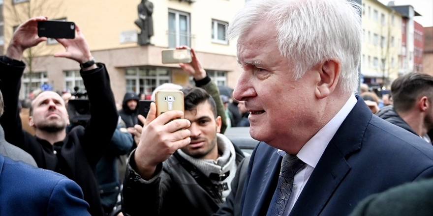 Almanya İçişleri Bakanı Seehofer: Hanau'daki Eylem Irkçı Terör Saldırısıdır
