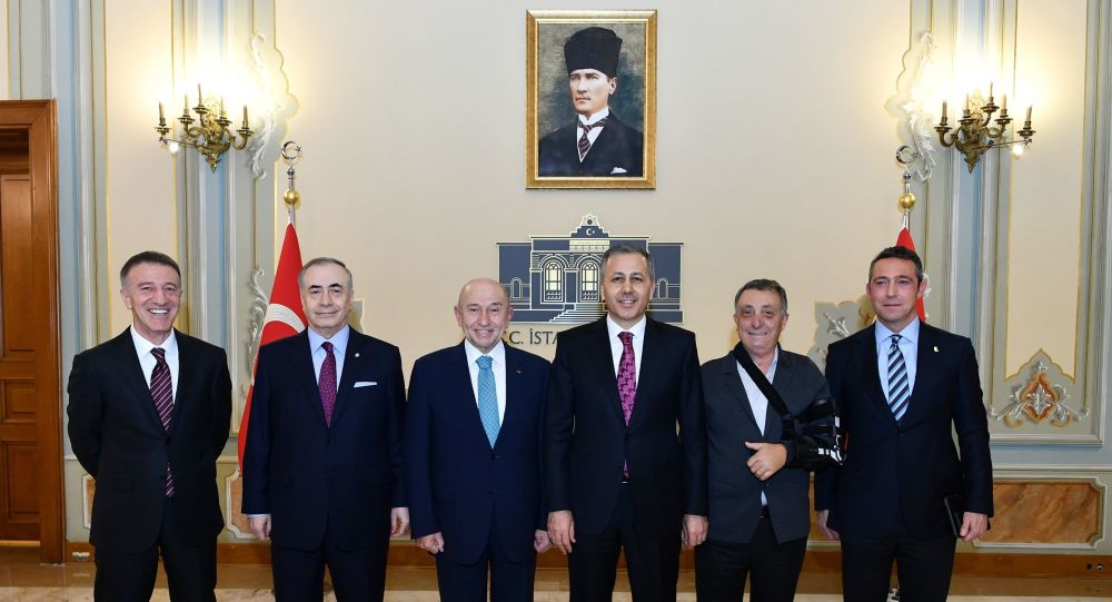 İstanbul Valiliği'ndeki 'futbol toplantısı' sona erdi: 'Renklerimiz farklı, gönüllerimiz bir'