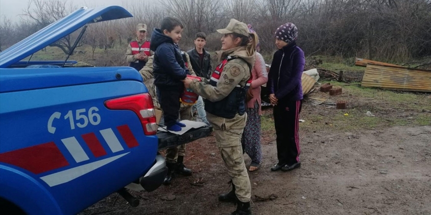 Malatya'da Depremden Etkilenen Çocuklara Jandarmadan Moral