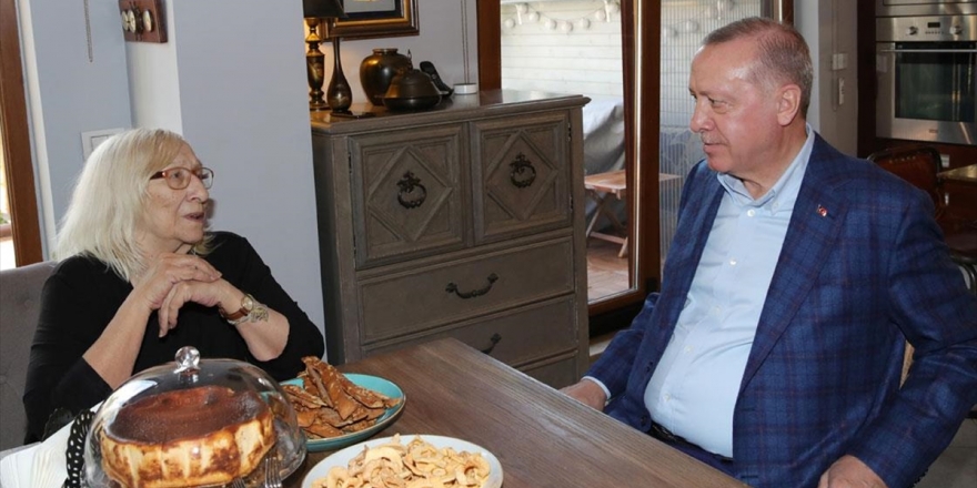 Cumhurbaşkanı Erdoğan, Alev Alatlı'yı Ziyaret Etti