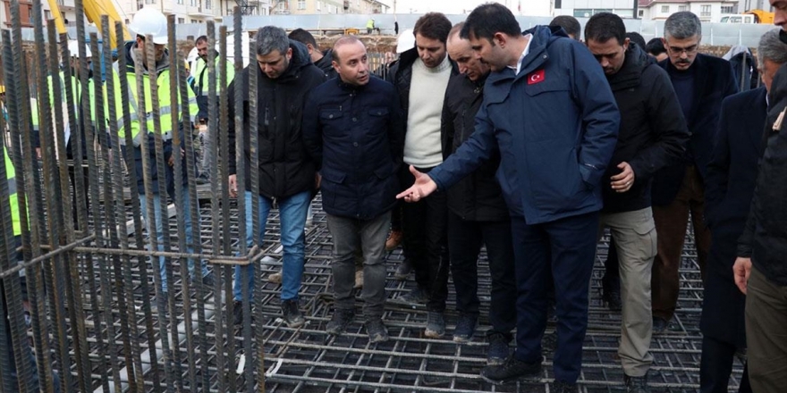 Bakan Kurum, Depremzedeler İçin Konut İnşa Edilecek Alanda İnceleme Yaptı