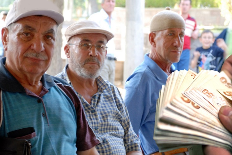 Palandöken, “13 Milyona Yakın Emeklinin Gözü Promosyonda”