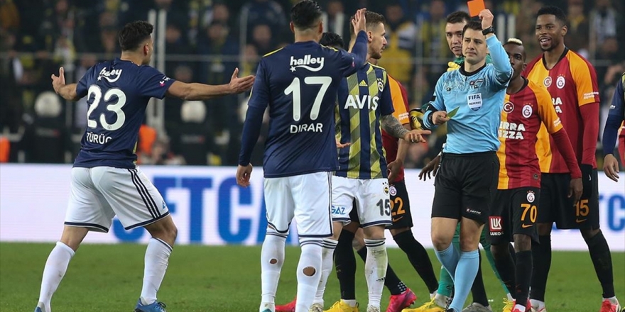 Fenerbahçe - Galatasaray Derbilerine Kartlar Damga Vuruyor
